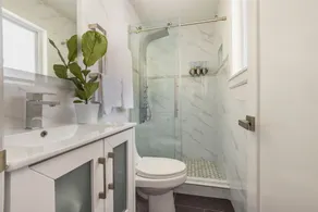 Modern 4BD/3BA w/Parking & deck & 29 min>NYC - Image 5
