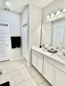 Spacious home near Randolph Air Force Base - Image 4