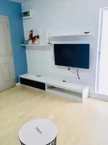 O Jolie studio usa duas vezes mais pessoas em Lucenay, comércios proximos. - Image 2