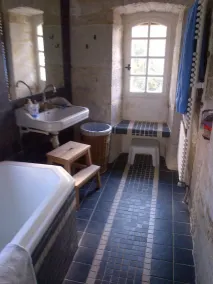 Sehr schönes renoviertes Charakterhaus mit Pool und großem Garten - Image 3