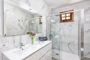 Bayton House - Image 2