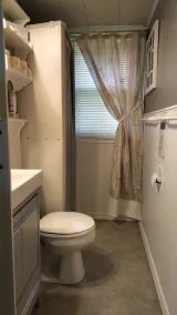 Cozy 2 Bedroom Cottage Walking Distance to the Beach - Image 2