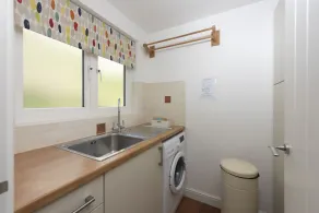 Cette maison de vacances est située au bord de l'eau dans le port de plaisance de Malpas - Image 3