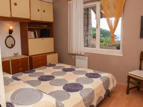 Apt sur la plage avec grande terrasse et jardin - Image 3