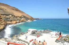 Holiday Accommodation \"Big 2-berdroom in Tenerife South\" overlooking the main plaza - Image 4