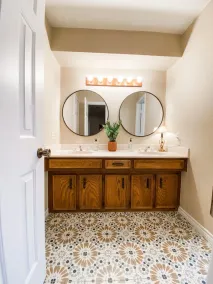 Designer Single Story 4 bed 3 bath home in mid-century style with big backyard and garage - Image 2