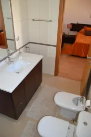 Moderne, spacieux situé au centre de trois maison, chambre avec grande piscine et jardin - Image 2