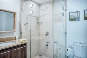 Cool, modern condo with on-site pool & balcony - Image 4