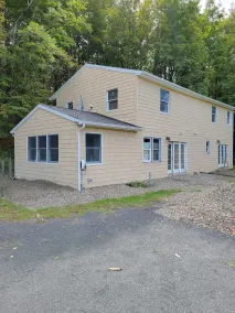 UPSTATE HIDEWAY WITH A TESLA CHARGER AND HIGH-SPEED INTERNET  - Image 5