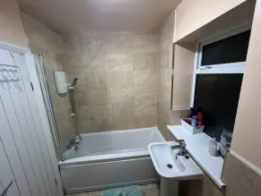 Remarkable 3-Bed House in Westcliff-on-Sea - Image 3