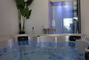 Stugan renoverades på ruinerna av den XV: e århundradet, relaxavdelning (jacuzzi) och simning - Image 4