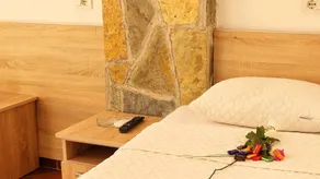 Triple room by the swimming pool - Image 2