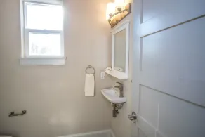 Beautiful Guest House on New Built Home Near Downtown - Image 4