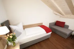 Panoramawohnung am Campingplatz bis 5 Personen, 90 qm im 1. OG mit 3 Schlafzimmer, Balkon mit Blick Richtung See - Image 3