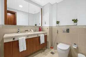 Modern 2BR Apartment | 5 Min Walk to Dubai Mall & Burj - Image 2