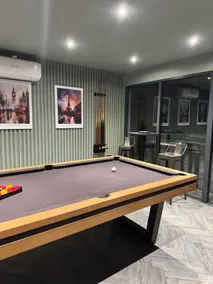 Rochester Retreat, Spacious 5 Bedroom House - Image 2
