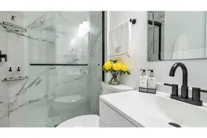 Charming studio with private patio & free parking. - Image 3