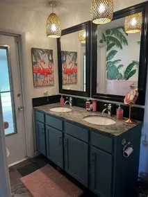Newly renovated spacious 4BR home with pool & game room, 800m from the Beach - Image 5