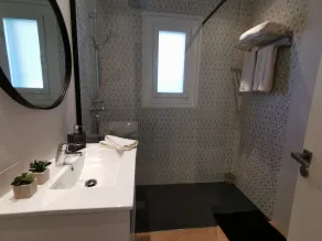 Nice renovated house one step from the beach - Image 4