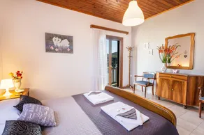 Santy Villa - Gerani - Image 4