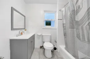 Luxury 5 BR Home Free Parking - Image 5