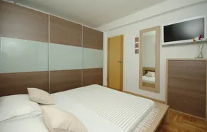 Apartment Orange - Image 3
