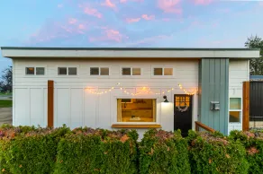 Adorable Tiny House In the Counrty - Image 4