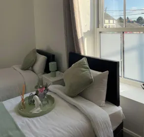 10 Bed Flat - Sleeps 20 - Pets - Parking - Wifi - Image 5