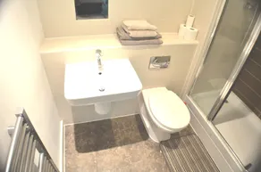 Confort-Appartement-Salle de bain privée-Balcon - Image 3
