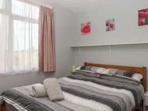 TURTLE CHALET, pet friendly in Dawlish Warren - Image 5