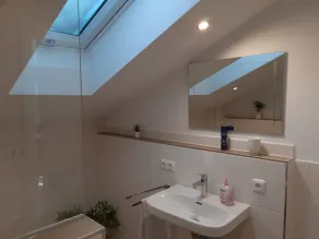 Bright, comfortable, and tastefully furnished apartment with a south-facing balcony - Image 3