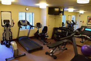 Your Home Away From Home! Kitchenette, Free Parking, with Breakfast, Pool! - Image 3