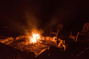 Nouvelle cabane en rondins avec ruisseau à truites: WiFi et bain à remous! - Image 2