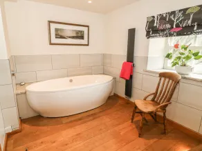 BAY HORSE COTTAGE, family friendly, with open fire in Skipton - Image 5