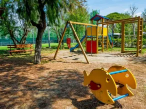Maravilloso apartamento apropiado para familias con jardín, piscina y barbacoa - Image 3