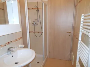 Practical and welcoming three-room apartment 50 m from the beach. - Image 3