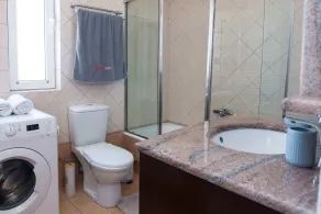 Luxe 3 Bd Penthouse 5 Min from Drosia Square - Image 5