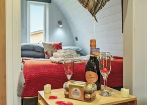 0 bedroom accommodation in Pershore - Image 5