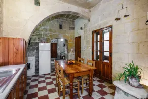 Gozo, casa de campo adosada con terrazas soleadas y acceso gratuito a internet. - Image 2
