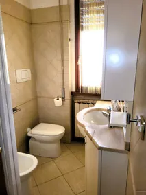 FLORENCE HOMEAWAY - COZY APARTMENT NEAR FLORENCE AIRPORT -18 min from City center - Image 3