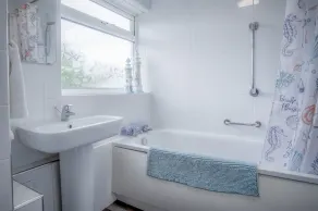 Harbour Court - 2 Bedroom Apartment - Saundersfoot - Image 2