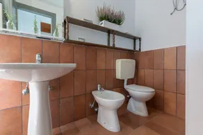 GuestHost - Apartment located inside a villa, shared with the owner.Perfect place for those looking for a stay surrounded by greenery, quiet and away from city traffic.The historic center is only 15 minutes by car or 20 minutes by bus (n. 310).It is poss - Image 5