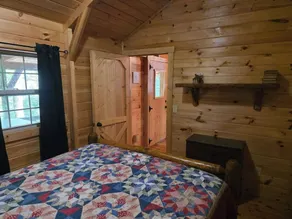 Settlers Roost at Avenwood Cabins - Image 3