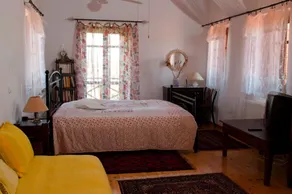 Elise Cottage  In Heavenly Mani - Image 4