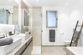 Luxury apartment: air conditioning, swimming pools, heating, gym, fibre optics, garage - Image 4
