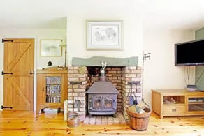 5-Bed Home - Sleeps 12 Pool Garden & Play Area - Image 2