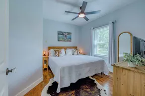 Peaceful Lower Downtown Bandera, King Bed, Pet Friendly w/ Large Fenced Yard! - Image 5