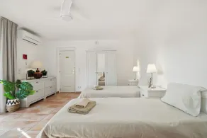 House - Sleeps 10 to 34 - Heated Pool - Parking - Image 5