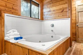 Private 3BR/ 2BA Beauty near Dollywood! Hot Tub, Wi-Fi, Games - Image 5