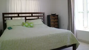Spacious Eagle Beach House - Image 4